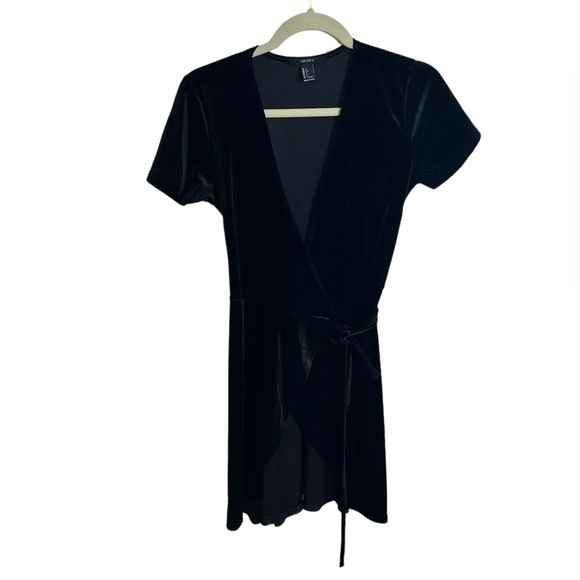 FOREVER 21 BLACK VELOUR WRAP DRESS - Picture 1 of 4